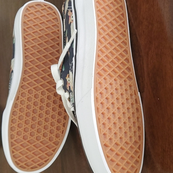 VANS - Picture 2 of 4